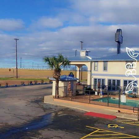 Days Inn & Suites By Wyndham Braunig Lake Elmendorf Экстерьер фото