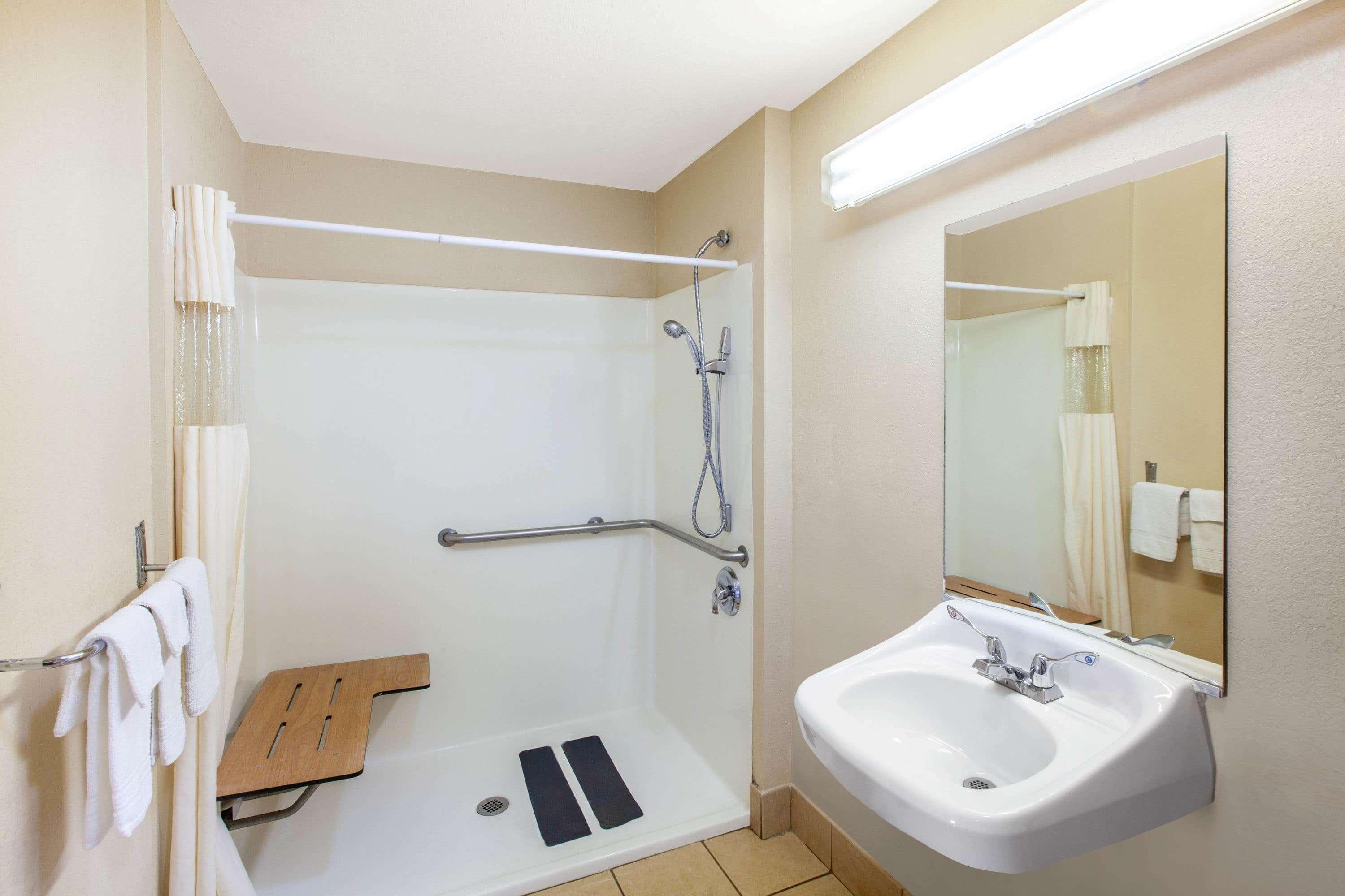 Days Inn & Suites By Wyndham Braunig Lake Elmendorf Экстерьер фото